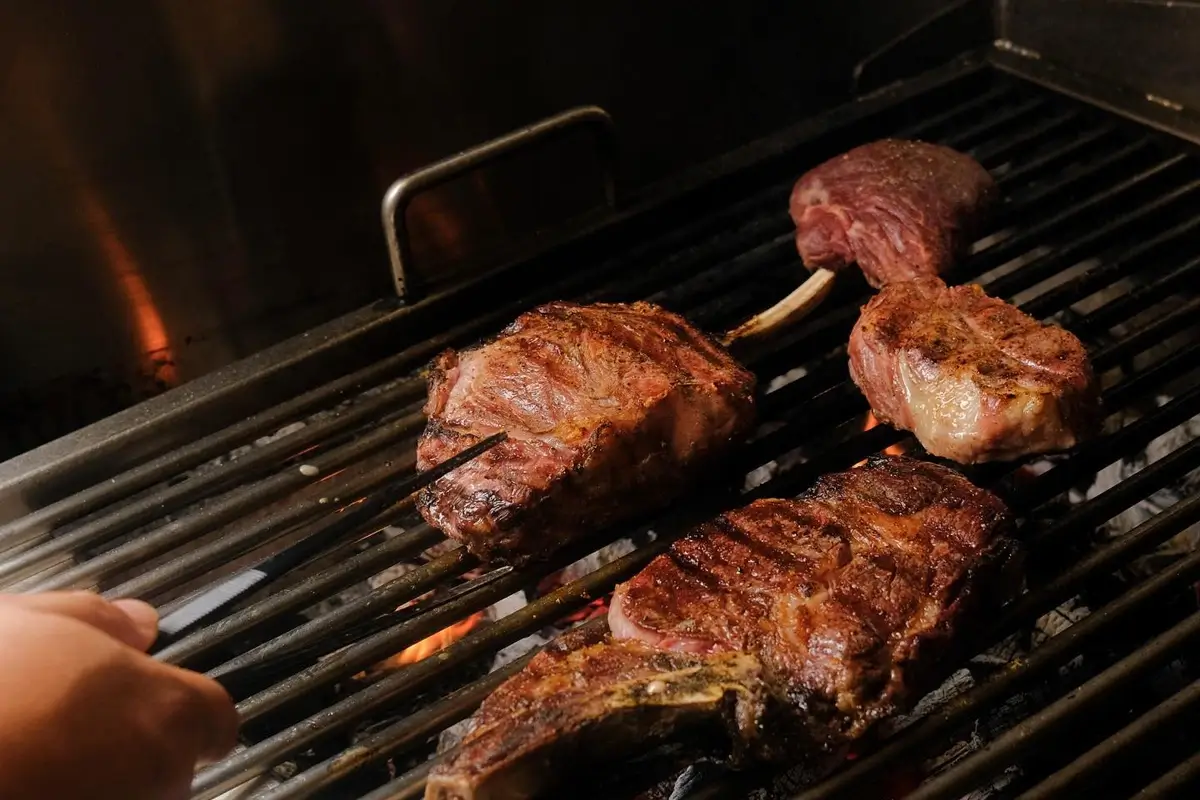 Steak ve francouzské restauraci La Gare