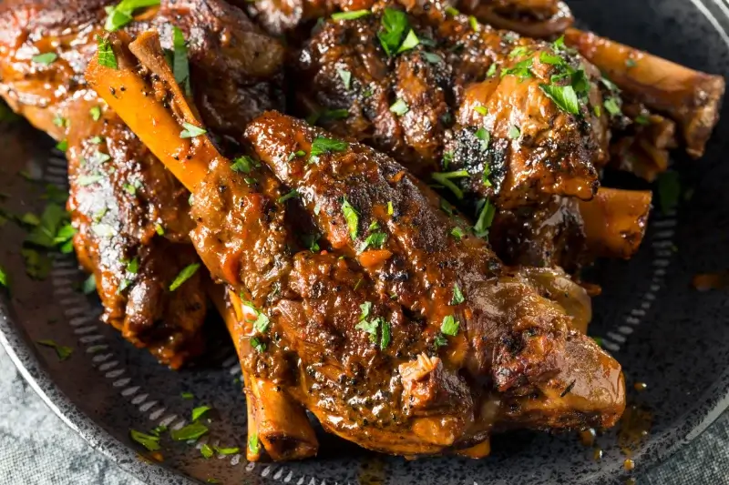 Australská kuchyně - lamb shanks, jehněčí nožičky