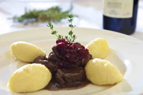 Recept - Kančí plec na víně s noky