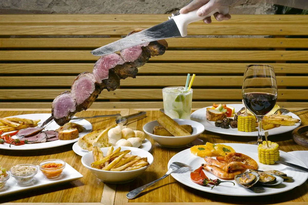 Churrasco v restauraci Brasileiro