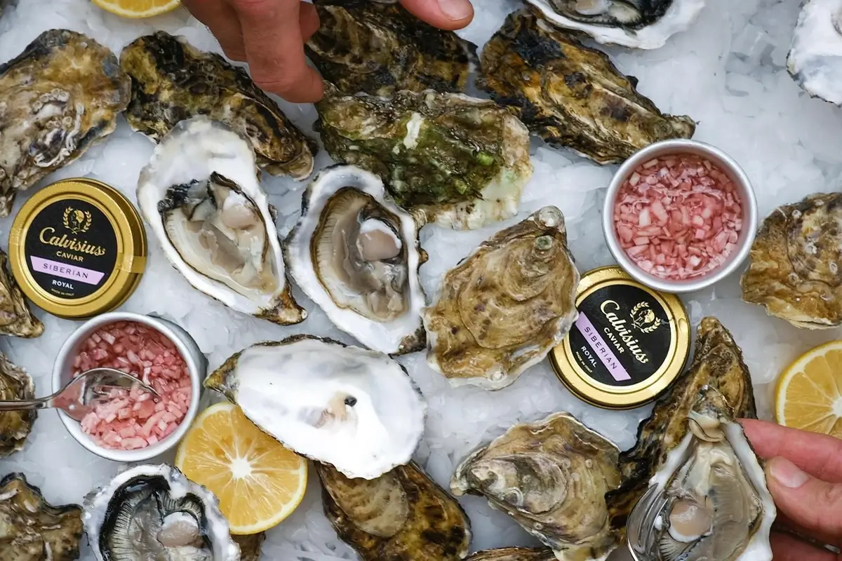 Mušle ve francouzské restauraci La Gare