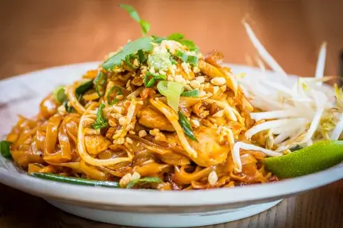 Pad Thai nudle, thajská kuchyně