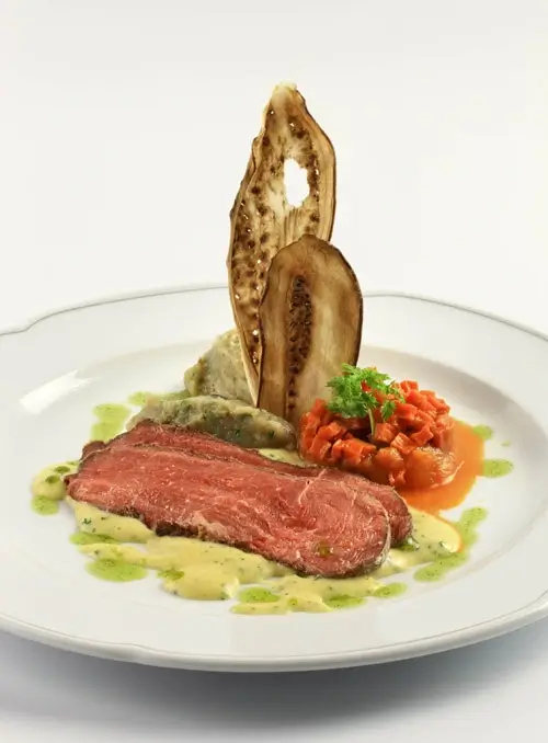 Recept - Bio roastbeef s pečeným lilkovým kaviárem a mrkvovým pyré