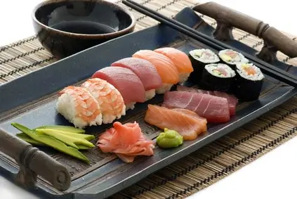 Sushi a sashimi set, japonská kuchyně